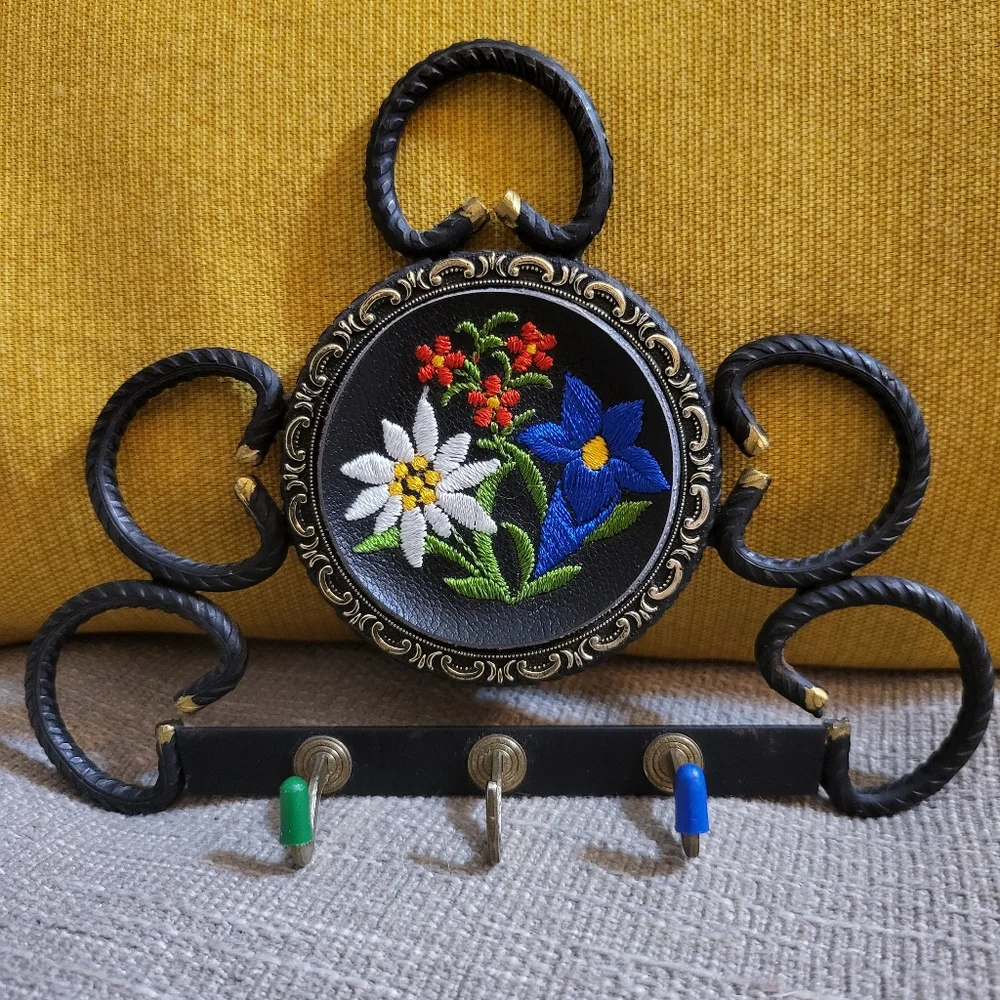 3 Hook Floral Leather Patched Embossed Wrought Iron Key Holder 6.75"Γ5" Germany - Picture 1 of 7